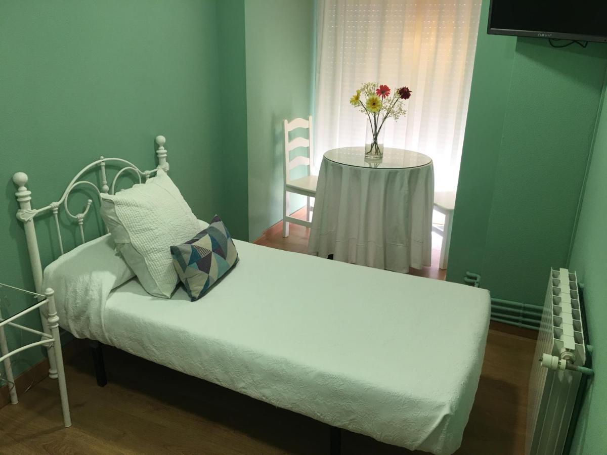 Hostal Restaurante Alarico Аларис Екстериор снимка