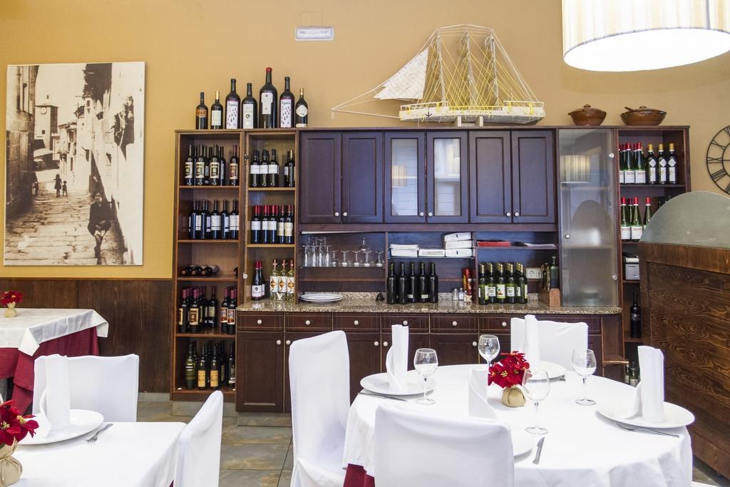 Hostal Restaurante Alarico Аларис Екстериор снимка