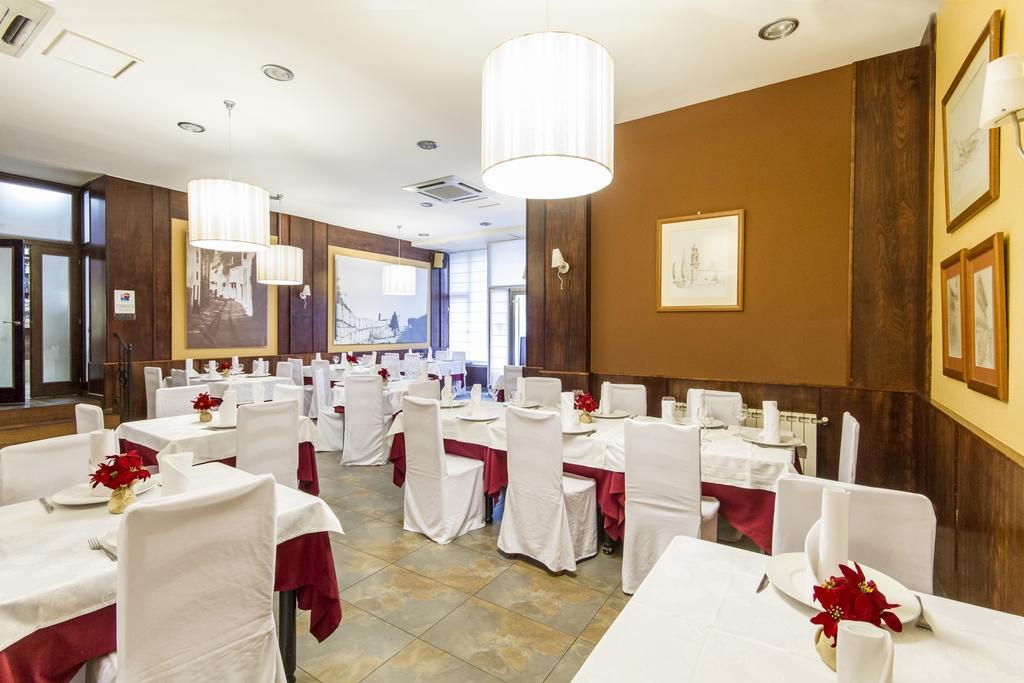 Hostal Restaurante Alarico Аларис Екстериор снимка