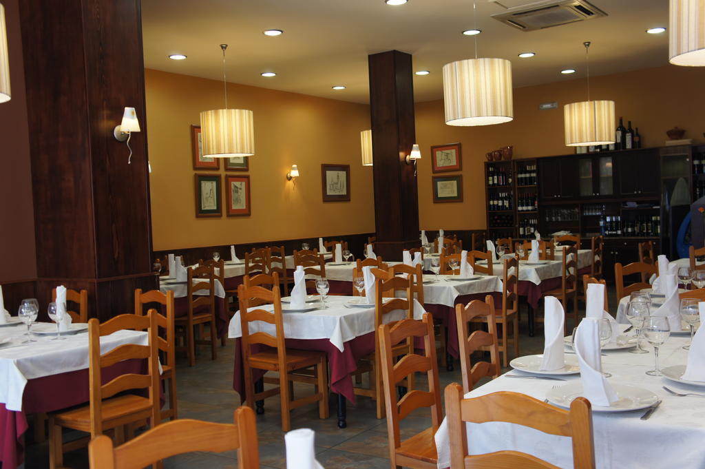 Hostal Restaurante Alarico Аларис Екстериор снимка